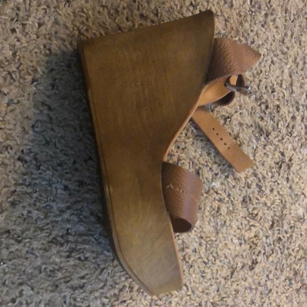 Tan leather Steve Madden Platform